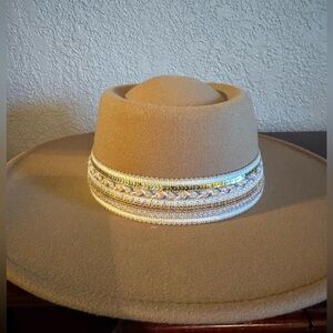 NWT Jen & co Tan Wide-Brim Hat with Decorative Band